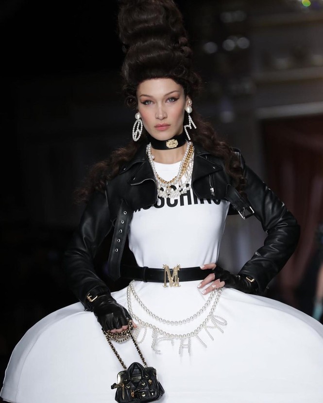 Irina Shayk và dàn mỹ nhân mặc váy lồng bàn trong show Moschino - ảnh 3