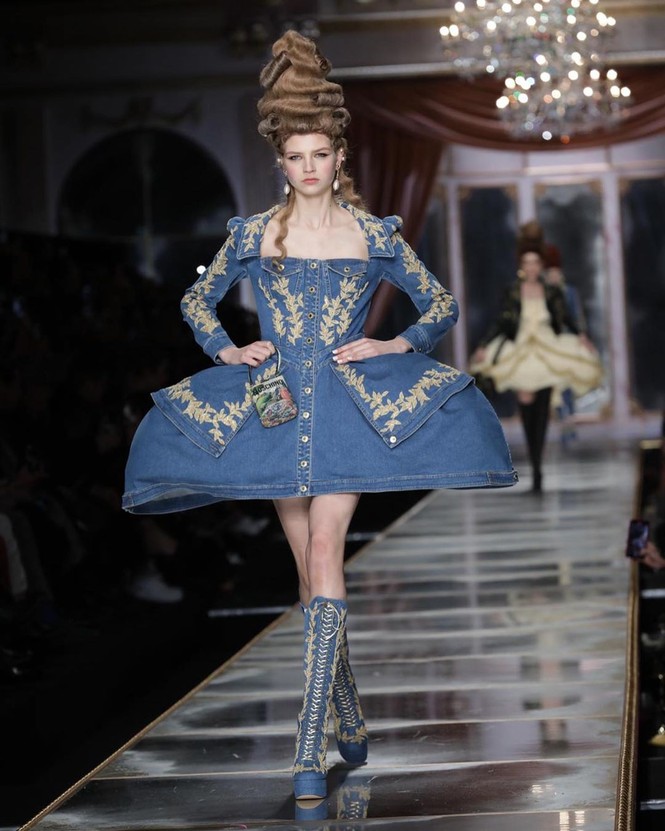 Irina Shayk và dàn mỹ nhân mặc váy lồng bàn trong show Moschino - ảnh 28