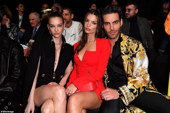 Siêu mẫu đắt giá nhất thế giới và dàn mỹ nhân chân dài mê mải trong show Versace - ảnh 16