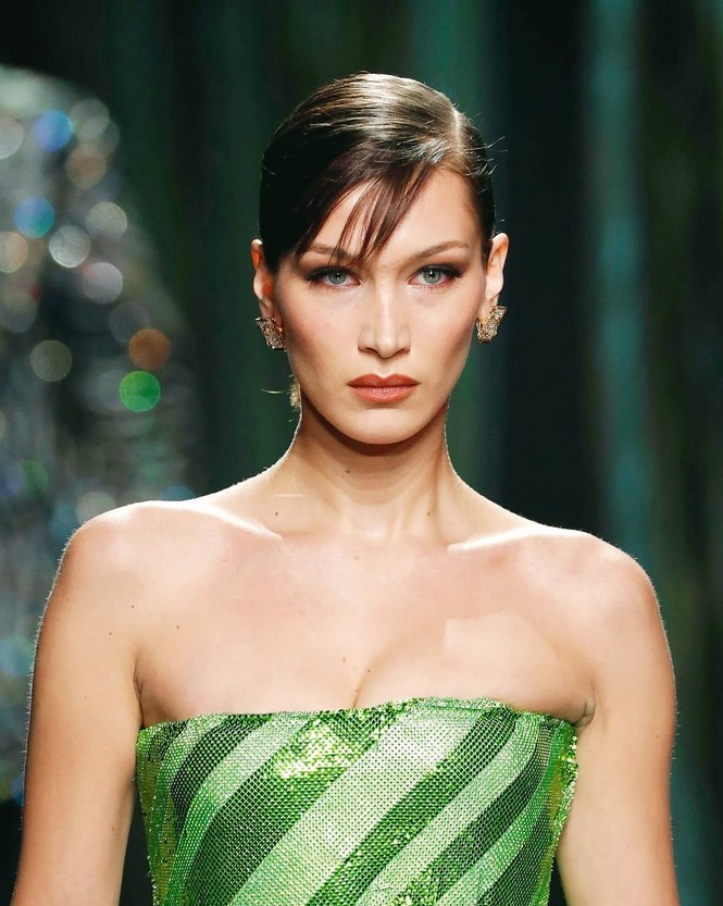 Siêu mẫu đắt giá nhất thế giới và dàn mỹ nhân chân dài mê mải trong show Versace - ảnh 6