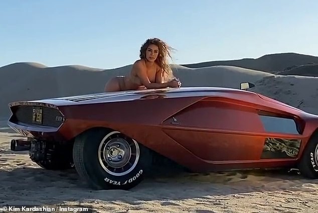 Kim Kardashian quay clip và chụp ảnh quảng cáo nội y Naked, dòng sản phẩm mới của thương hiệu SKIMS đình đám cô tung ra cách đây chưa lâu. - ảnh 3