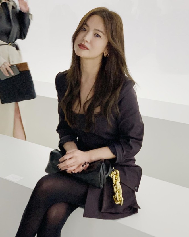 Song Hye Kyo diện 'cây đen' sang chảnh ở Milan - ảnh 4