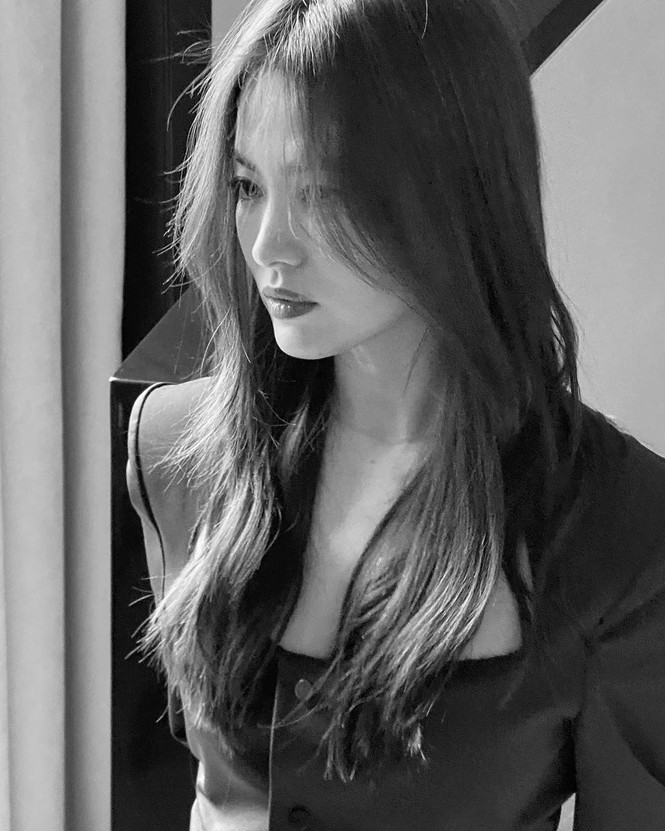 Song Hye Kyo diện 'cây đen' sang chảnh ở Milan - ảnh 7