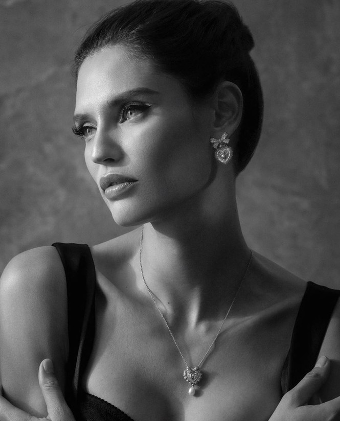 Siêu mẫu Ý Bianca Balti diện nội y tôn đường cong hấp dẫn - ảnh 8