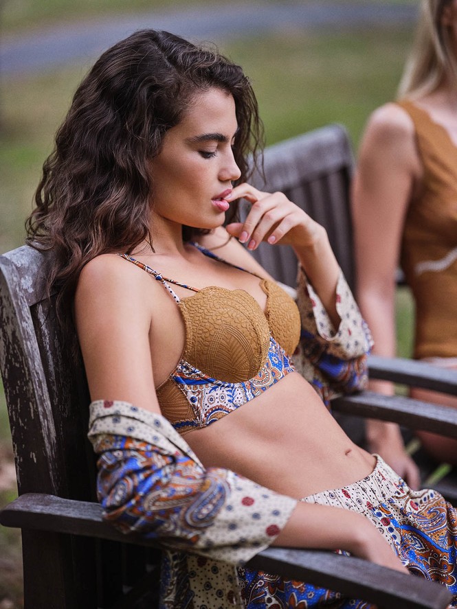 Irina Shayk diện nội y ren tôn dáng vóc tuyệt mỹ - ảnh 12
