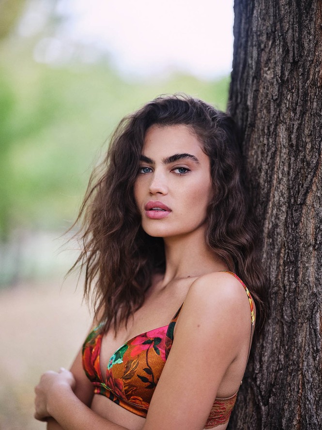 Irina Shayk diện nội y ren tôn dáng vóc tuyệt mỹ - ảnh 13