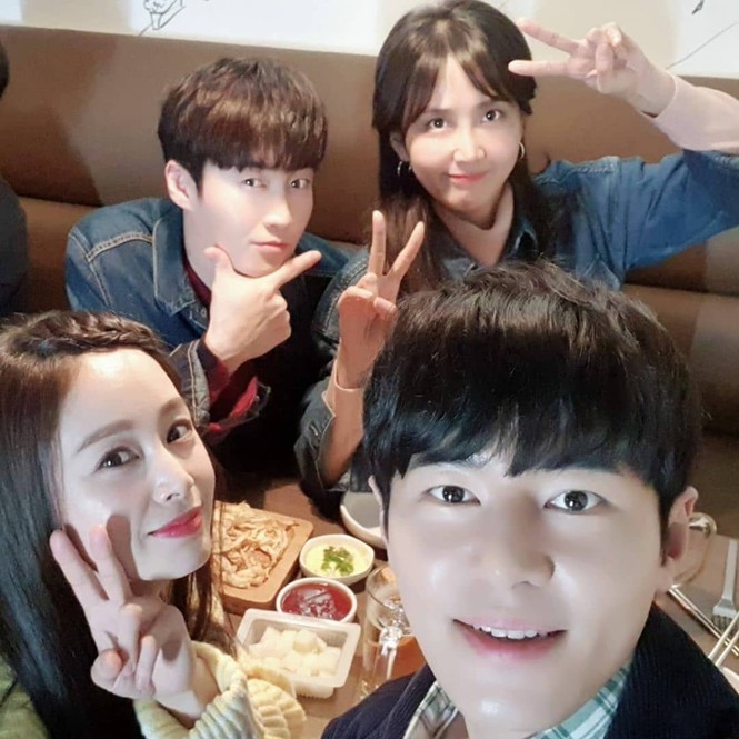 Ảnh tình tứ của vợ chồng Kim Tae Hee khiến fan 'phát sốt' - ảnh 16