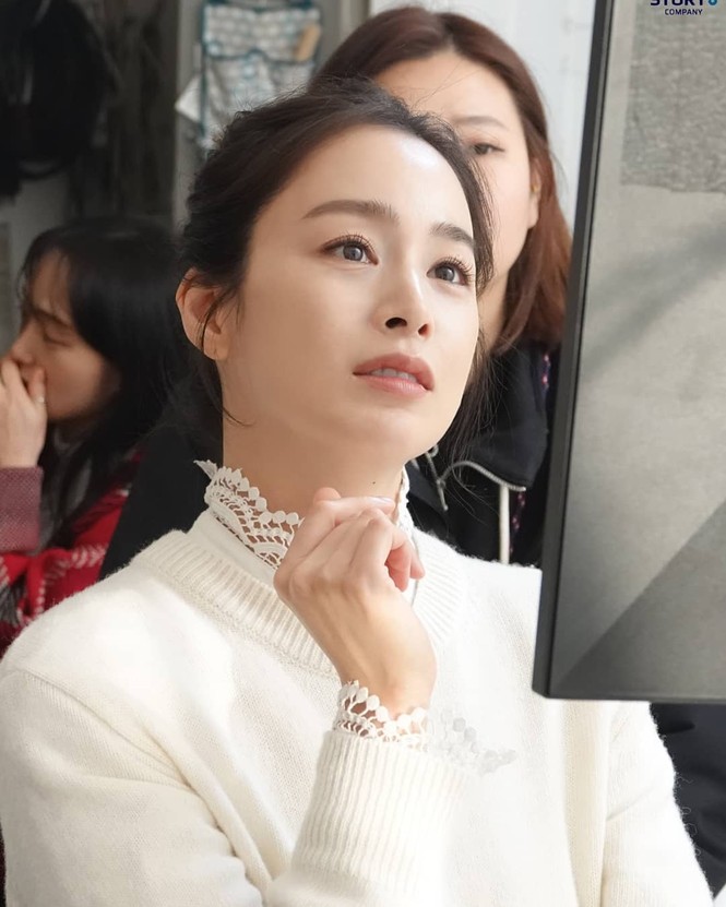 Ảnh tình tứ của vợ chồng Kim Tae Hee khiến fan 'phát sốt' - ảnh 18