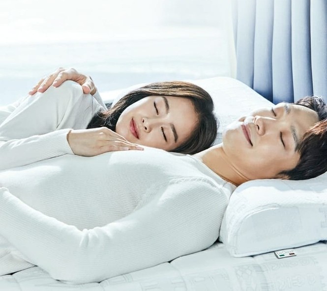 Ảnh tình tứ của vợ chồng Kim Tae Hee khiến fan 'phát sốt' - ảnh 3