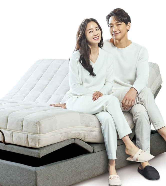 Ảnh tình tứ của vợ chồng Kim Tae Hee khiến fan 'phát sốt' - ảnh 7