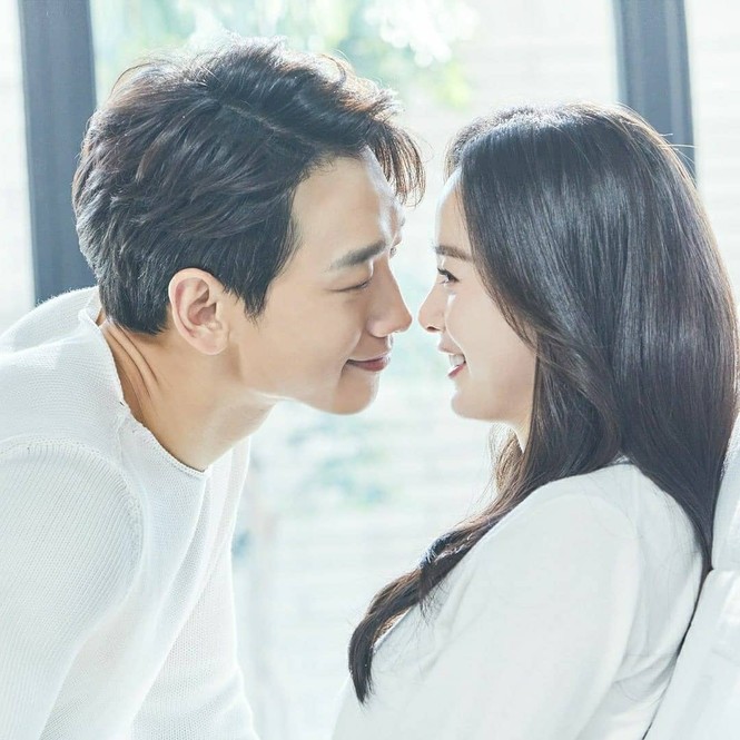 Ảnh tình tứ của vợ chồng Kim Tae Hee khiến fan 'phát sốt' - ảnh 1