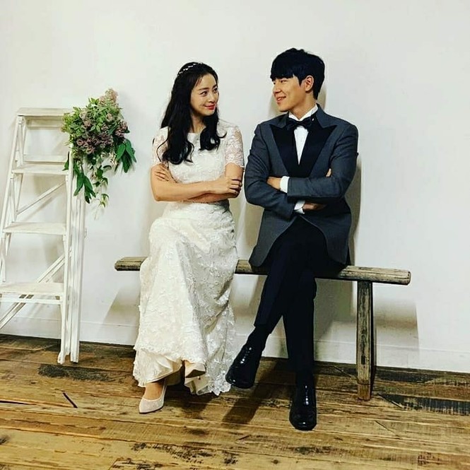 Ảnh tình tứ của vợ chồng Kim Tae Hee khiến fan 'phát sốt' - ảnh 15