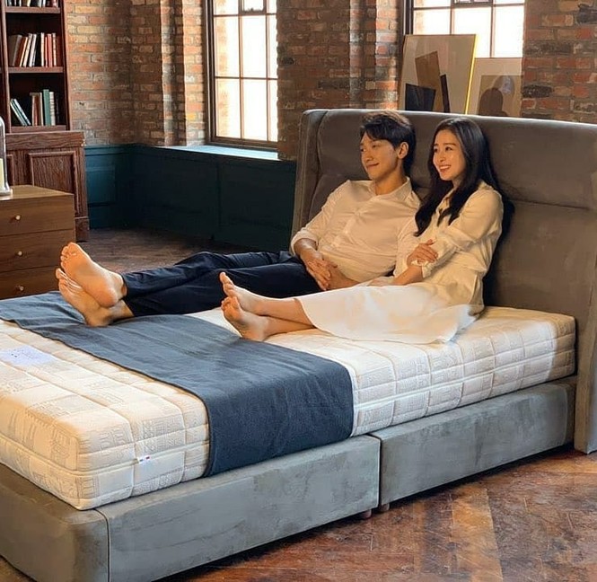 Ảnh tình tứ của vợ chồng Kim Tae Hee khiến fan 'phát sốt' - ảnh 6