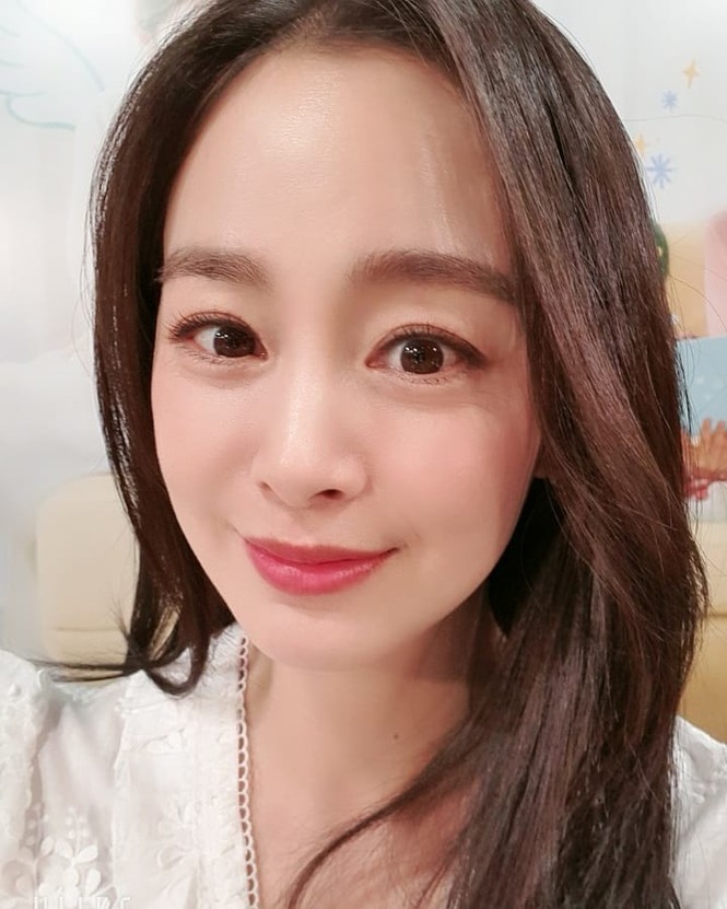 Ảnh tình tứ của vợ chồng Kim Tae Hee khiến fan 'phát sốt' - ảnh 9