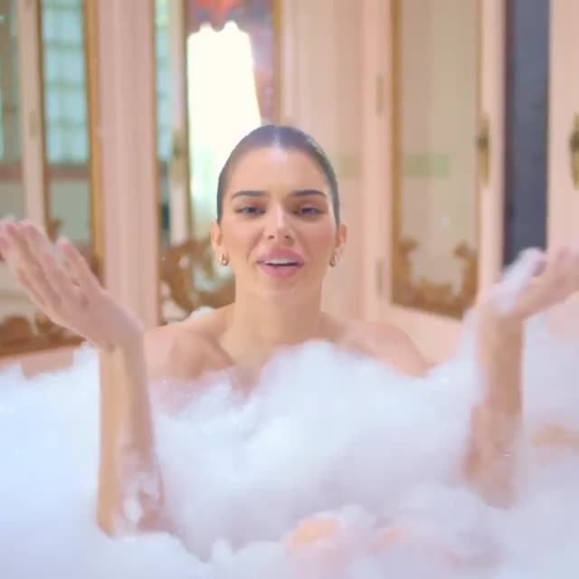 Em gái siêu mẫu nhà Kardashian chân dài mê mải - ảnh 1
