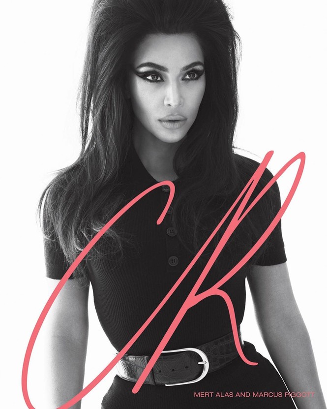 Kim Kardashian ngực đầy nóng bỏng cưỡi mô tô cực chất - ảnh 1