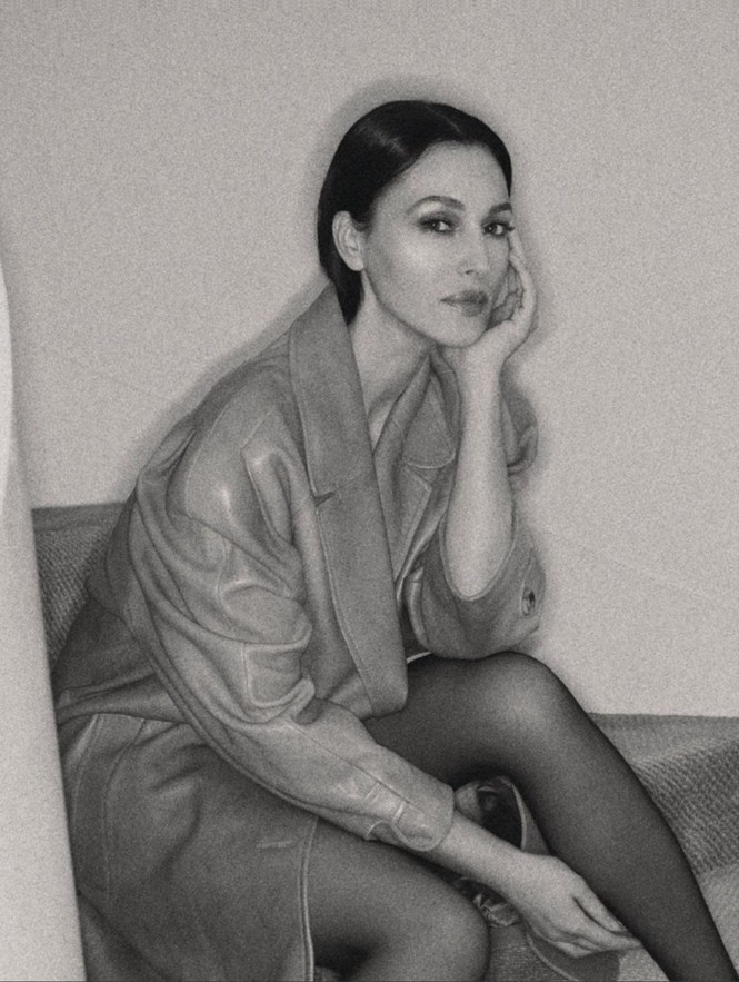 Biểu tượng gợi cảm Monica Bellucci lấp ló ngực đầy - ảnh 9