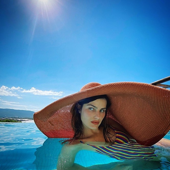 Ngắm loạt ảnh bikini rực lửa của mỹ nhân Brazil Isabeli Fontana - ảnh 9