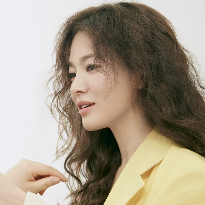 Song Hye Kyo đeo khẩu trang kín mít từ Ý về Hàn Quốc - ảnh 8