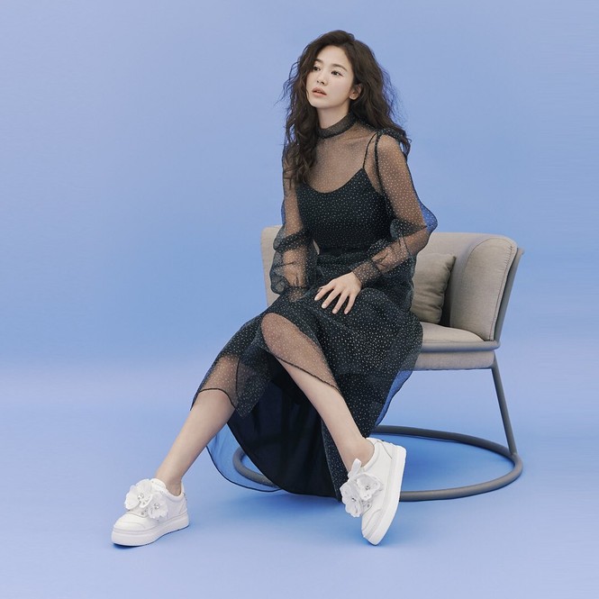Song Hye Kyo đeo khẩu trang kín mít từ Ý về Hàn Quốc - ảnh 14