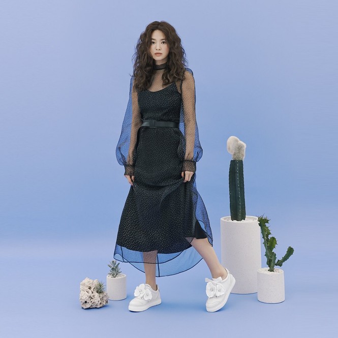 Song Hye Kyo đeo khẩu trang kín mít từ Ý về Hàn Quốc - ảnh 15