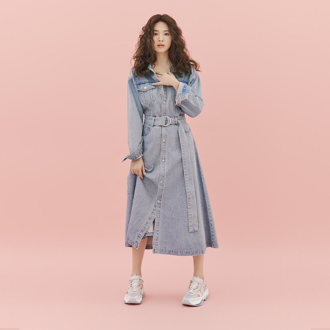 Song Hye Kyo đeo khẩu trang kín mít từ Ý về Hàn Quốc - ảnh 13
