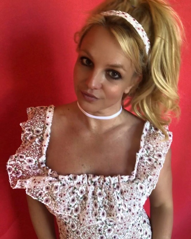 Britney Spears mừng sinh nhật bồ trẻ kém 12 tuổi bằng loạt ảnh nóng bỏng - ảnh 4
