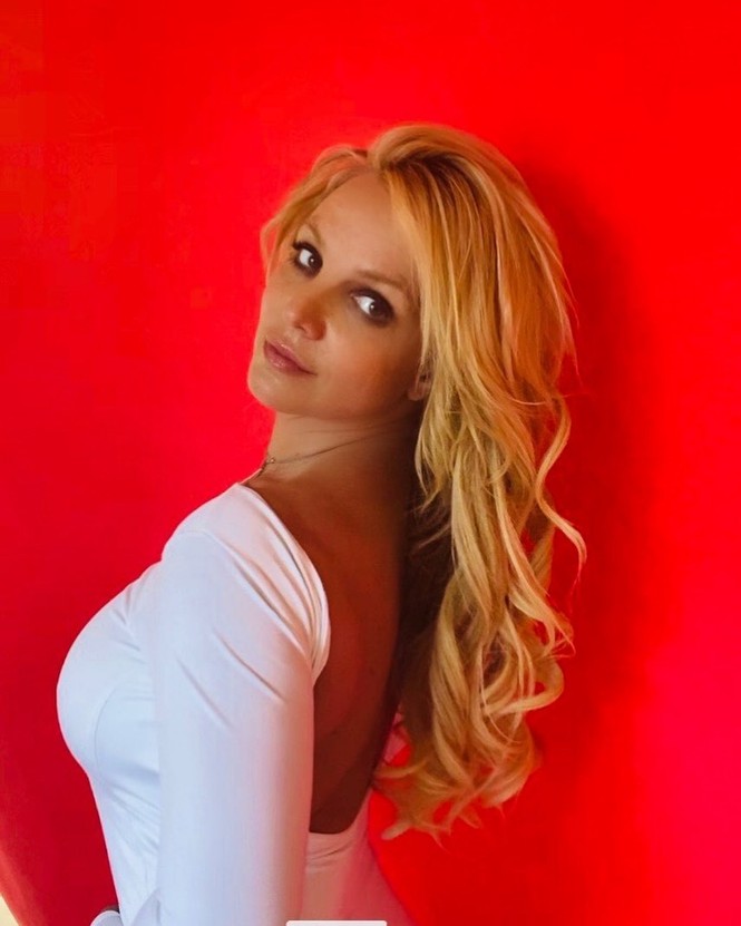 Britney Spears mừng sinh nhật bồ trẻ kém 12 tuổi bằng loạt ảnh nóng bỏng - ảnh 5