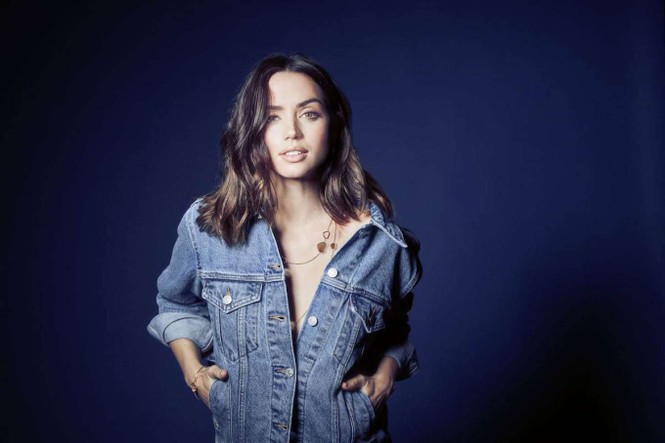 Bond girl 8x Ana de Armas quyến rũ tựa nữ thần sắc đẹp - ảnh 5