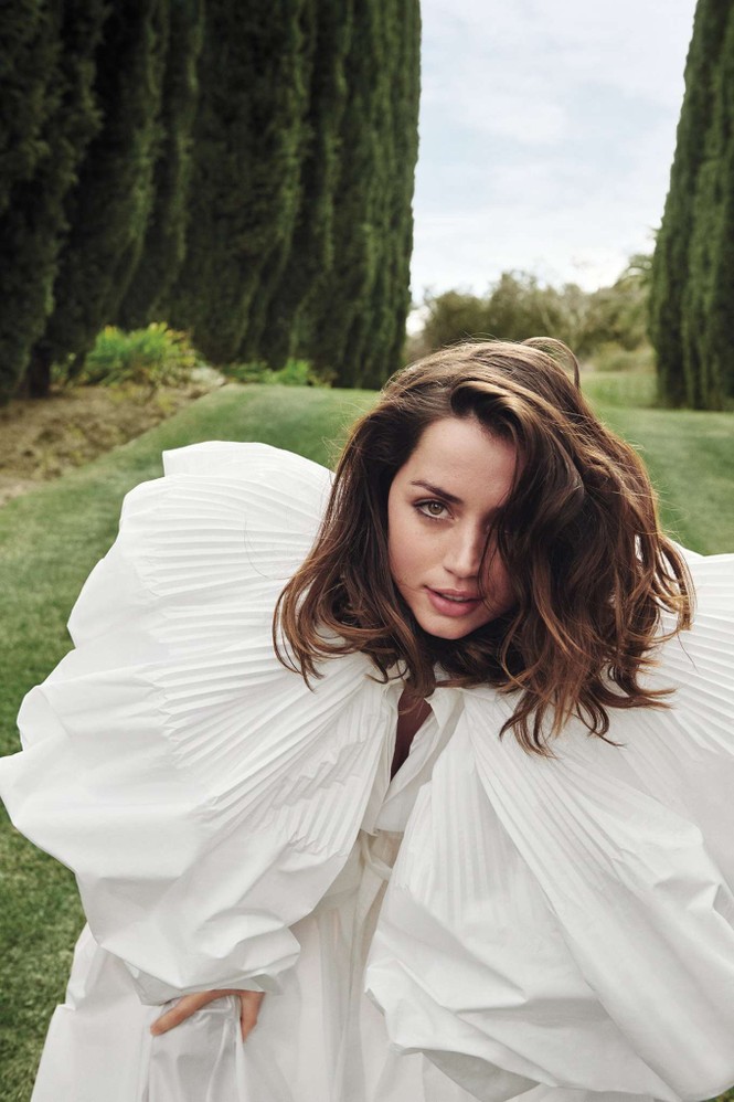 Bond girl 8x Ana de Armas quyến rũ tựa nữ thần sắc đẹp - ảnh 10