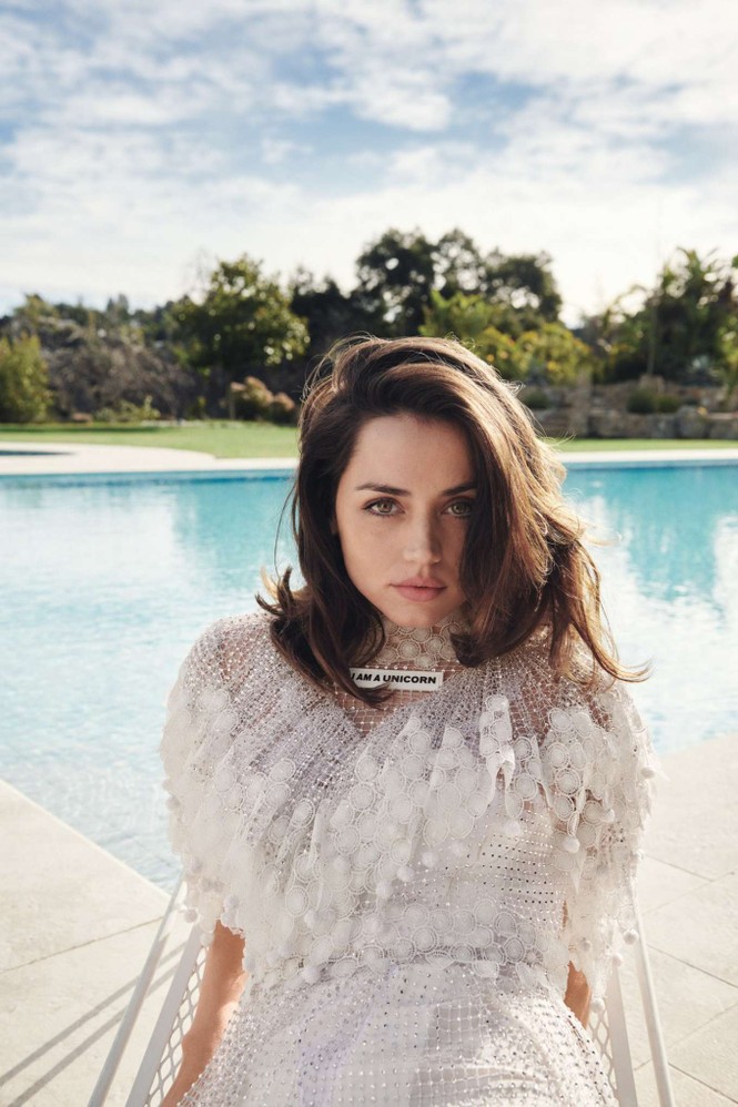 Bond girl 8x Ana de Armas quyến rũ tựa nữ thần sắc đẹp - ảnh 11
