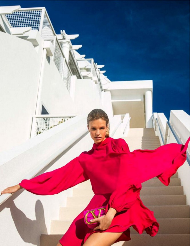 Siêu mẫu 9x Nadine Leopold đẹp hút hồn giữa nắng vàng biển xanh - ảnh 11