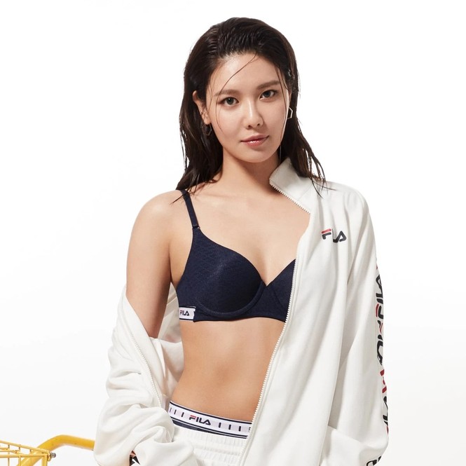 Nữ ca sĩ xứ Hàn gợi cảm ngất ngây trong loạt ảnh nội y - ảnh 5