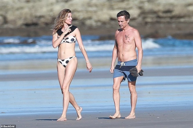 'Siêu mẫu triệu đô' Gisele Bundchen thả dáng tuyệt mỹ trên biển - ảnh 3