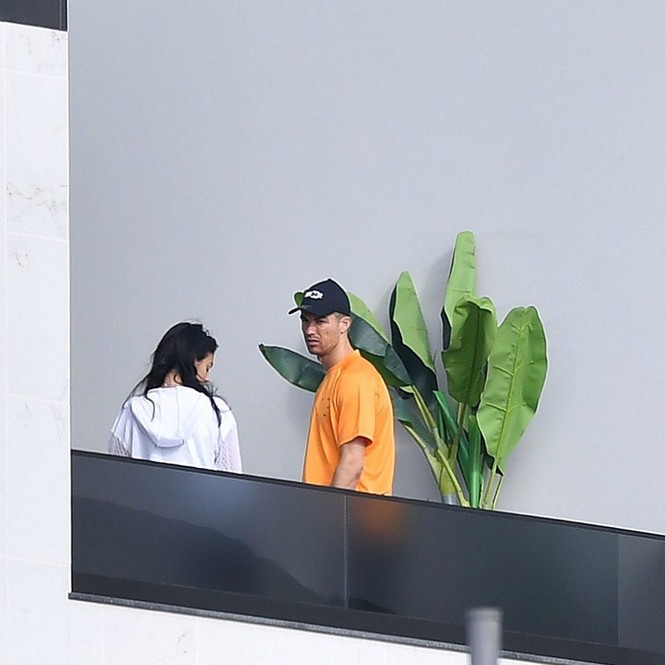 Ronaldo khoe body cường tráng như lực sĩ gây 'bão' mạng - ảnh 3