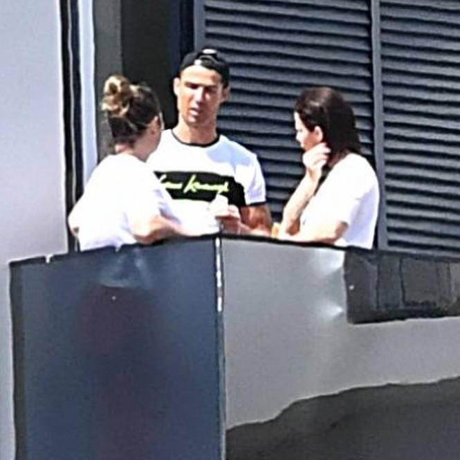 Ronaldo khoe body cường tráng như lực sĩ gây 'bão' mạng - ảnh 7
