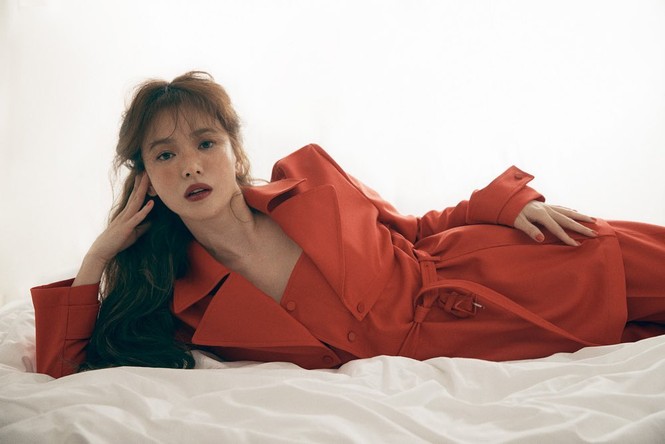 Song Hye Kyo 'tóc nâu môi trầm' khác xa style mặt mộc nền nã sau 8 năm - ảnh 3