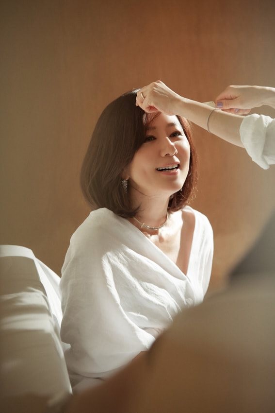 Bà cả 'Thế giới hôn nhân' Kim Hee Ae mặn mà gợi cảm ở tuổi 54 - ảnh 22