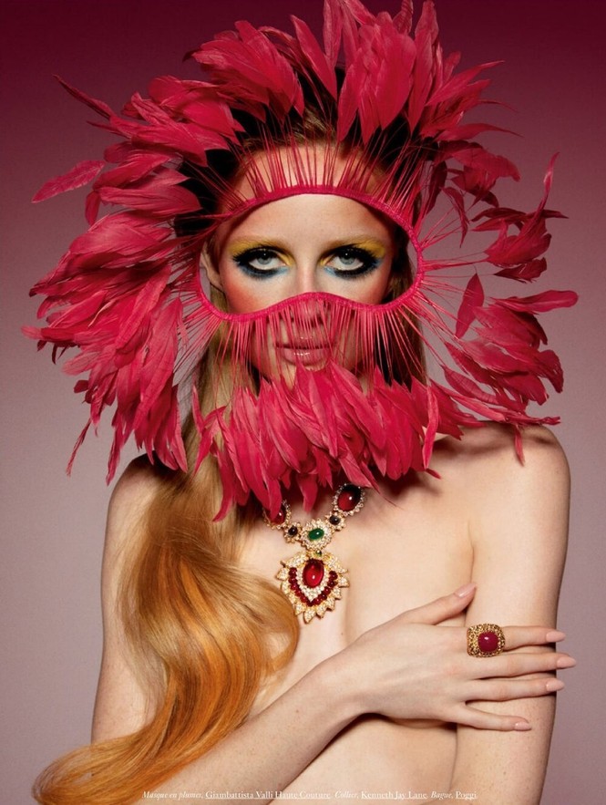 Người mẫu Hà Lan Rianne van Rompaey
 với phong cách táo bạo bán nude. - Ảnh: Inez & Vinoodh