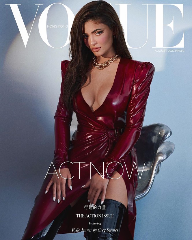 Ngắm đường cong 'đồng hồ cát' tròn đầy của Kylie Jenner - ảnh 1