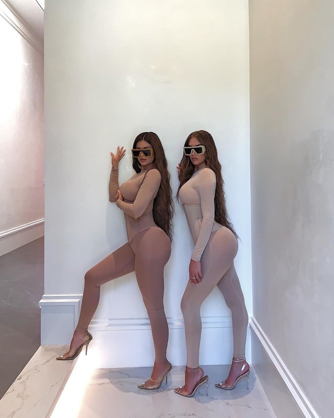 Ngắm đường cong 'đồng hồ cát' tròn đầy của Kylie Jenner - ảnh 9