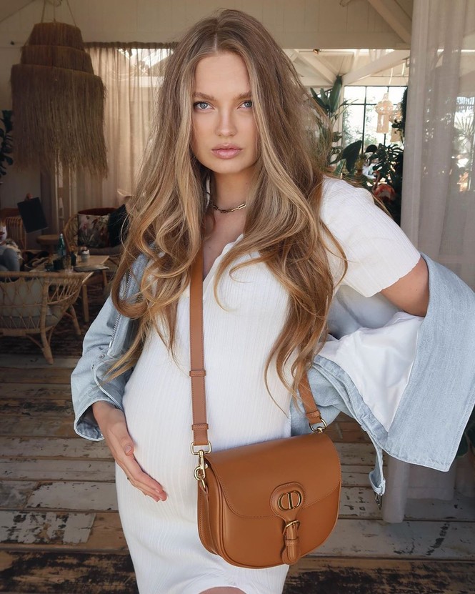 Thiên thần nội y Romee Strijd mặc bikini khoe bụng bầu - ảnh 8