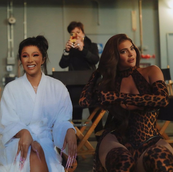 Em út gợi cảm nhà Kardashian diện bodysuit bốc lửa - ảnh 8
