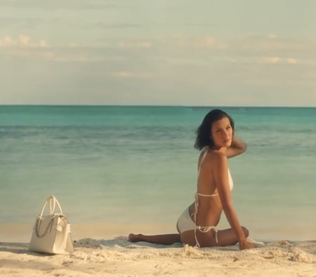Bella Hadid căng đầy sức sống trên biển - ảnh 8