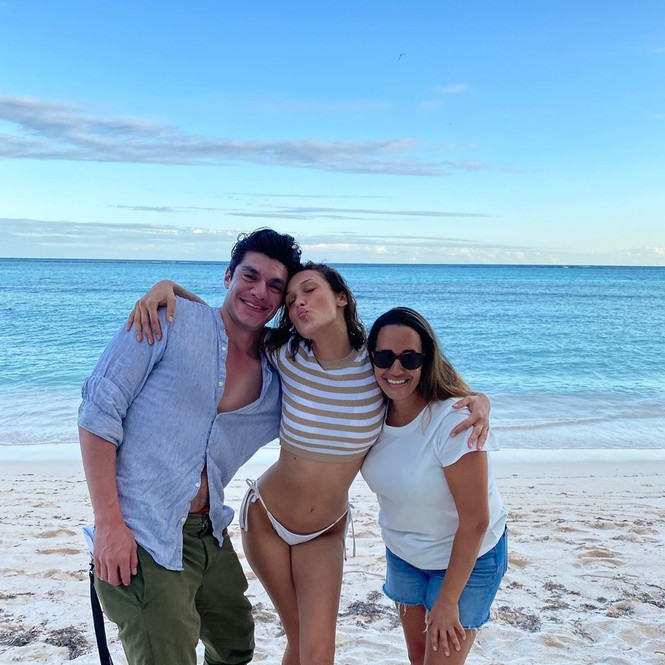 Bella Hadid căng đầy sức sống trên biển - ảnh 17