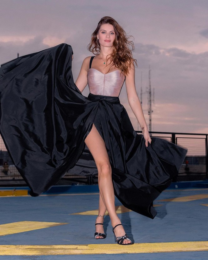 Mỹ nhân xứ Samba Isabeli Fontana U40 vẫn rực lửa thanh xuân - ảnh 22