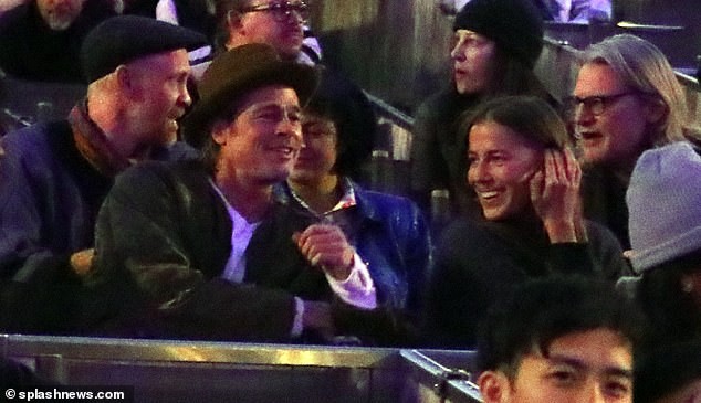 Brad Pitt chia tay bạn gái người mẫu kém 30 tuổi sau 3 tháng yêu - ảnh 3