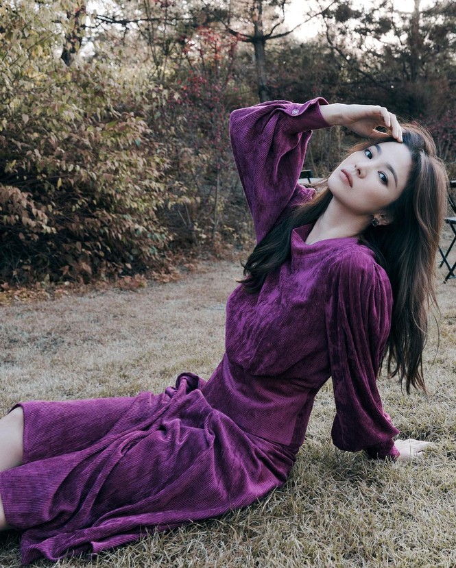Song Hye Kyo yêu kiều đẹp buồn khi làm quý cô mùa đông - ảnh 1
