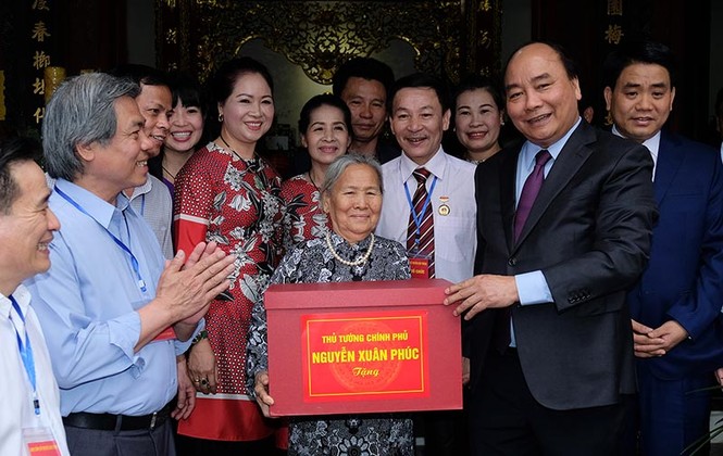Thủ tướng kỳ vọng Bát Tràng thành làng nghề kiểu mẫu - ảnh 1