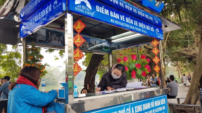 Cùng với diễn biến phức tạp của dịch cúm do virus Corona gây ra, du khách nước ngoài, hay người Việt đều tự bảo vệ mình bằng khẩu trang. Sở Du lịch Hà Nội đề nghị các doanh nghiệp lữ hành theo dõi chặt chẽ lịch trình, tình hình sức khỏe đặc biệt với khách - ảnh 4